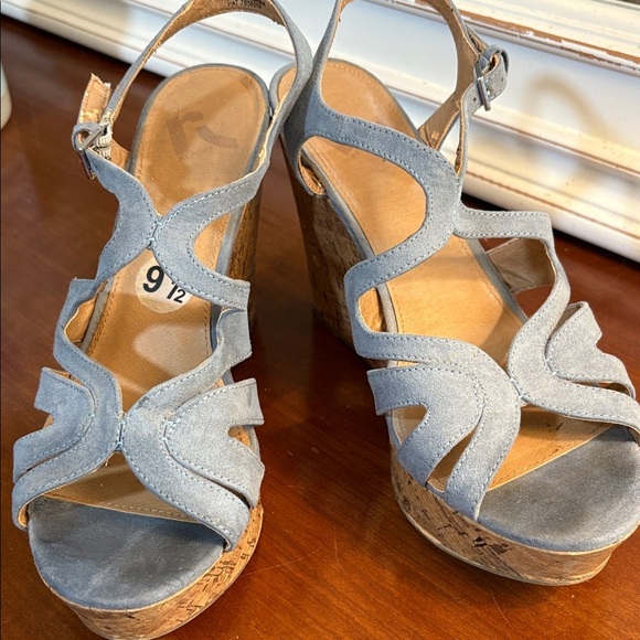 Report Blue Suede Wedge Sandals Size 9.5 - Picture 2 of 12
